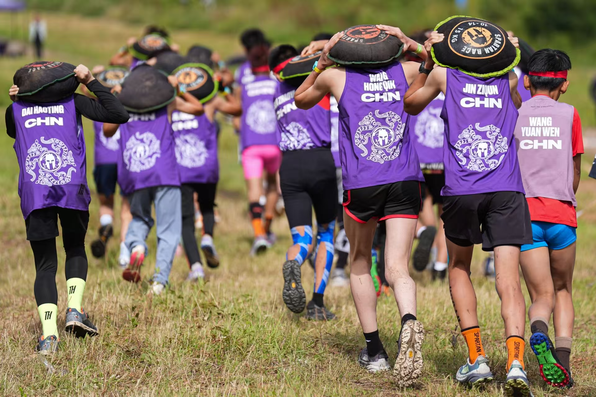 月气候凉爽, 山势连绵起 月气候凉爽, 山势连绵起