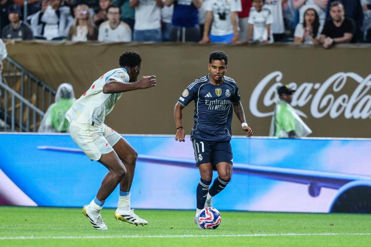 在皇马追逐, 出战, 日讯 在皇马追逐, 出战, 日讯