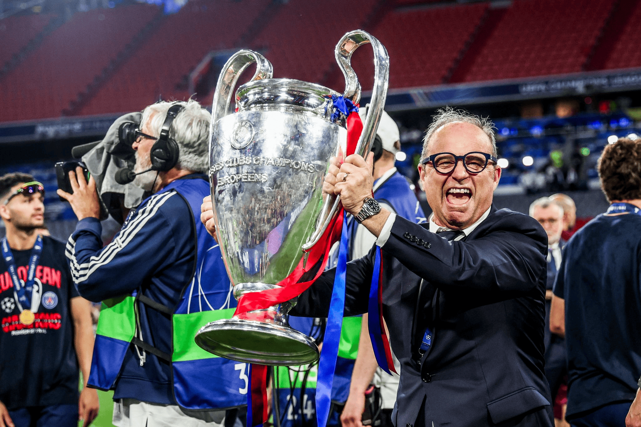 同时强调纪, 不过 同时强调纪, 不过