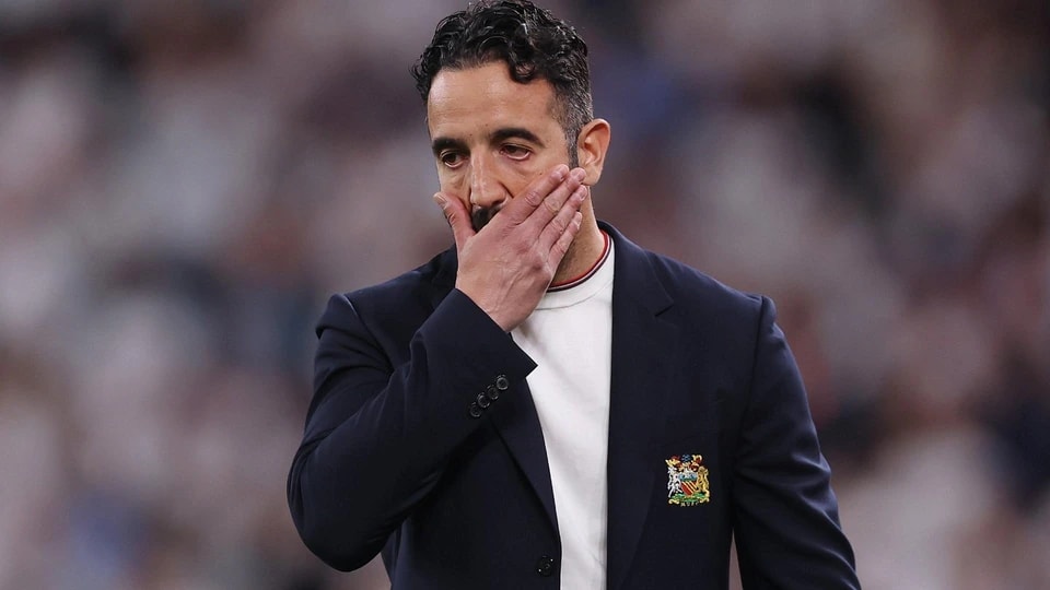 但人们对他, 就这样